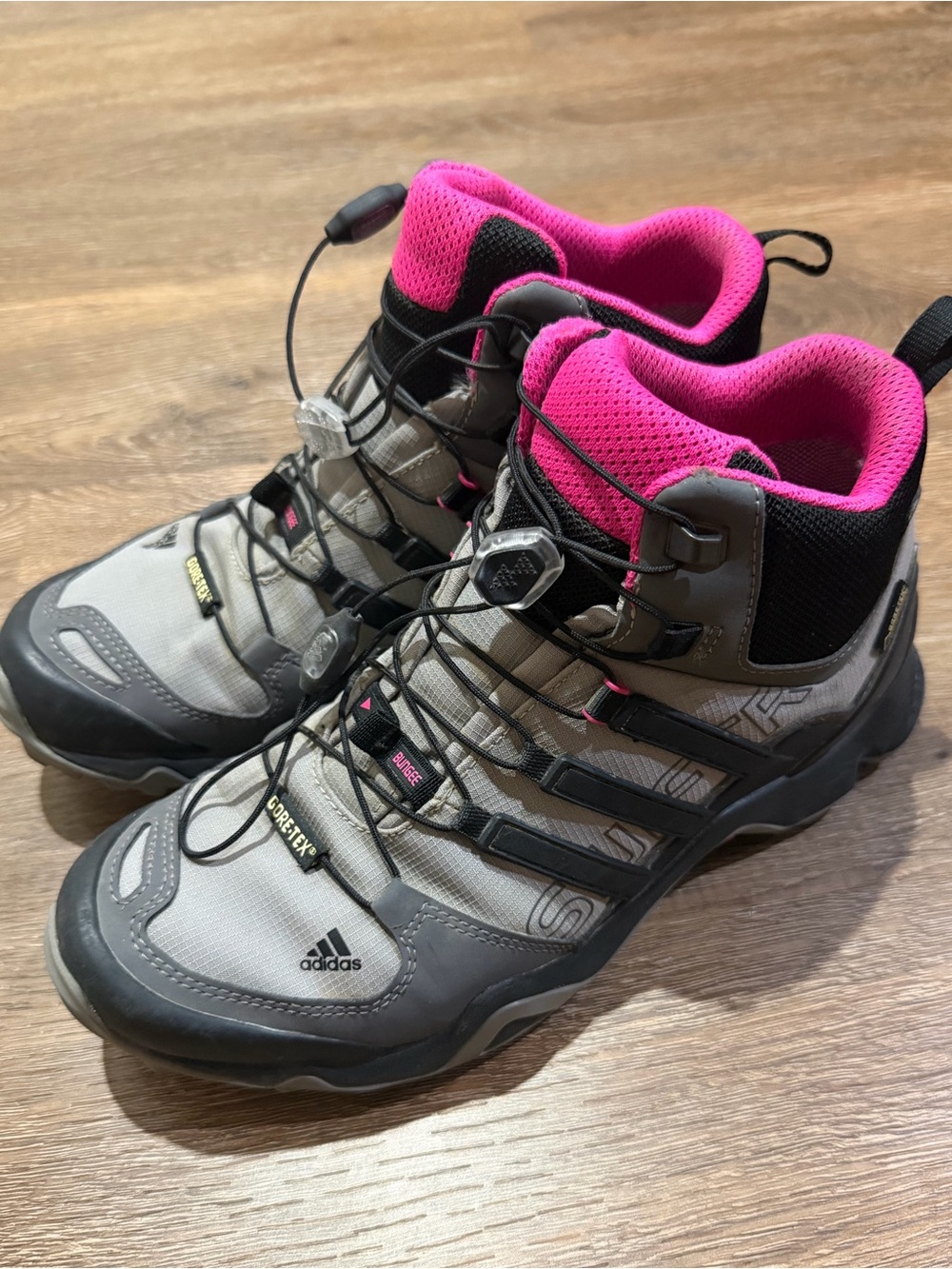 adidas Terrex Swift R Mid GTX GORE-TEX Hiking Boots Women’s 8.5 Gray Pink